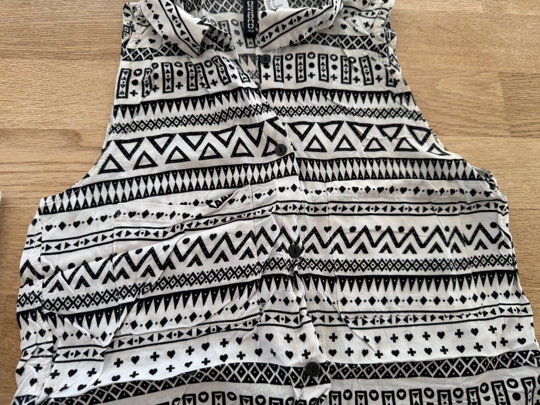 H&M Camicette: Spende MSF -  H&M - Bluse - Schwarz-Weiss-Ethnomuster -Gr 34 – Usato da Fällanden venduto da La_Natie 2