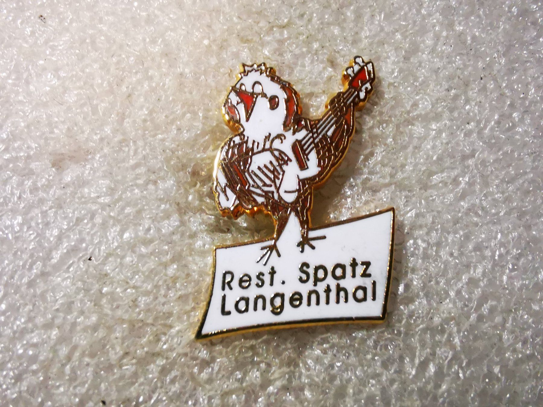 Placchette & Badge: Ansteckpin 151: Restaurant Spatz Langenthal – Usato da Oppligen venduto da Pin-Fall-Shop