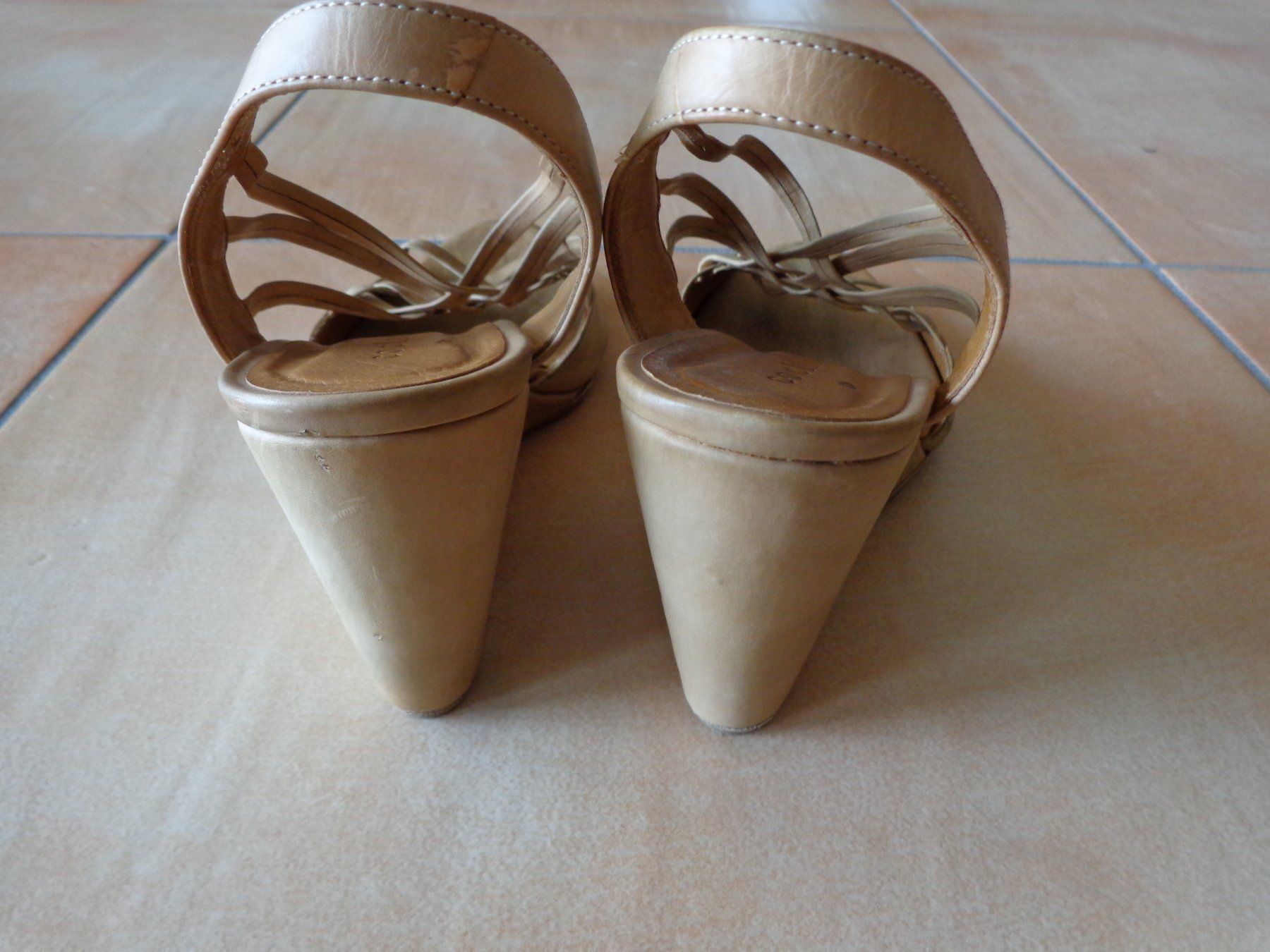 Damenschuhe: Sandales compensés en cuir beige 40 – Gebraucht aus St-Blaise von endora63 6