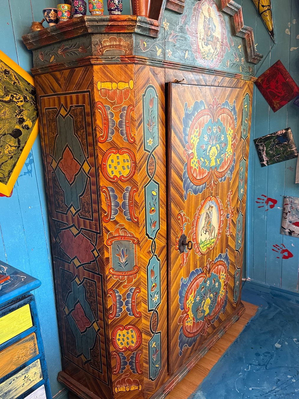 Armoires: Handbemalener Schrank – D'occasion à Nebikon par Chrogali 1
