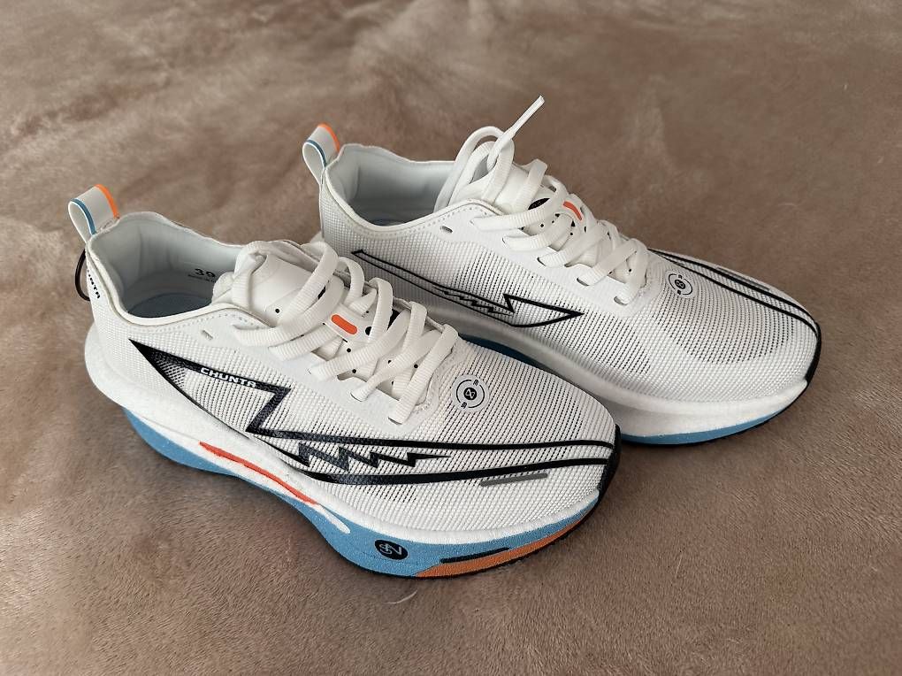 Scarpe da uomo: Laufschuhe / Marathonschuhe Chunta – Usato da Steffisburg venduto da sky7000 2