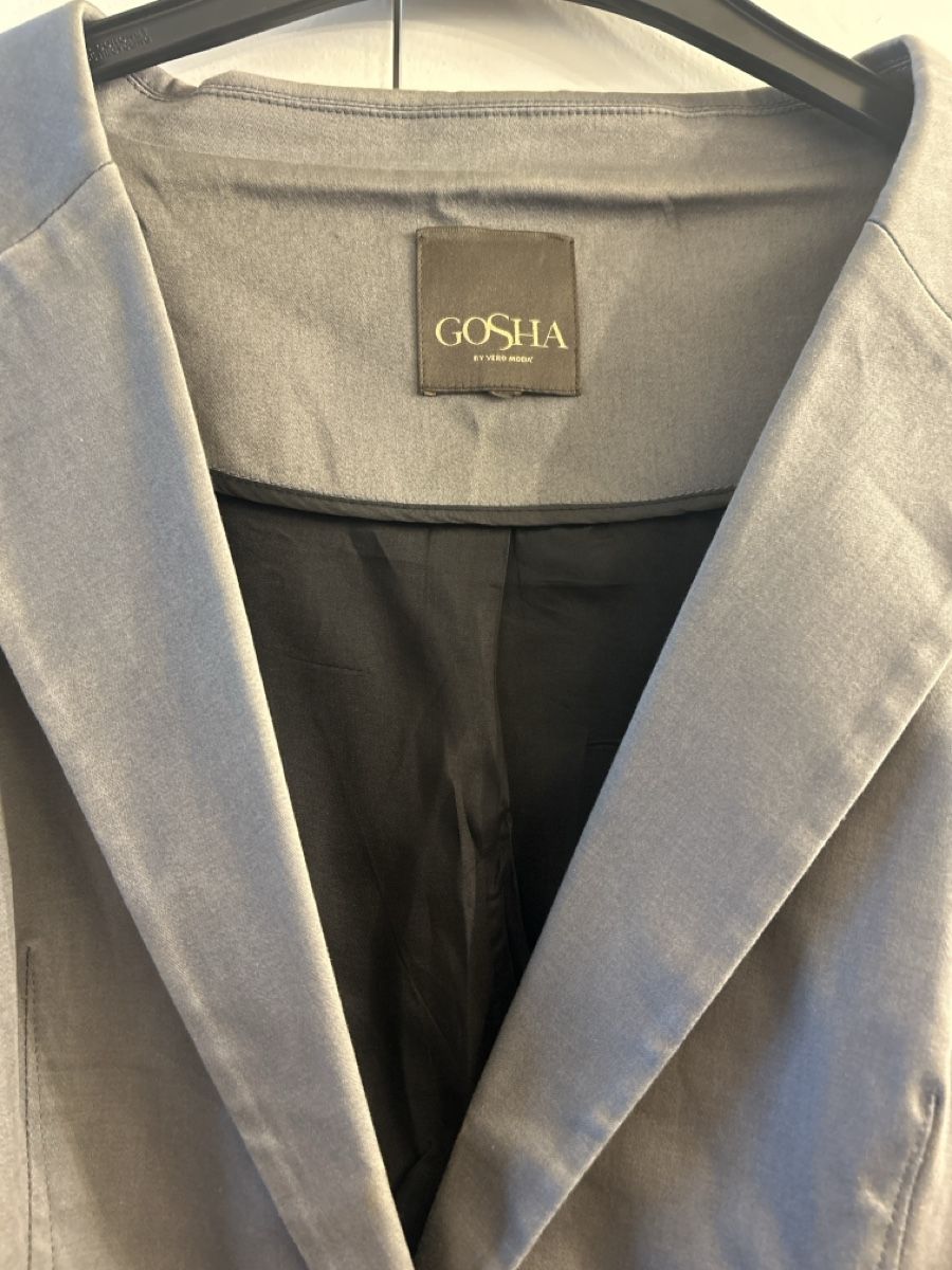 Vero Moda Vestes: Grey GOSHA Cropped Blazer Jacket – D'occasion à Marly par redinaber 1
