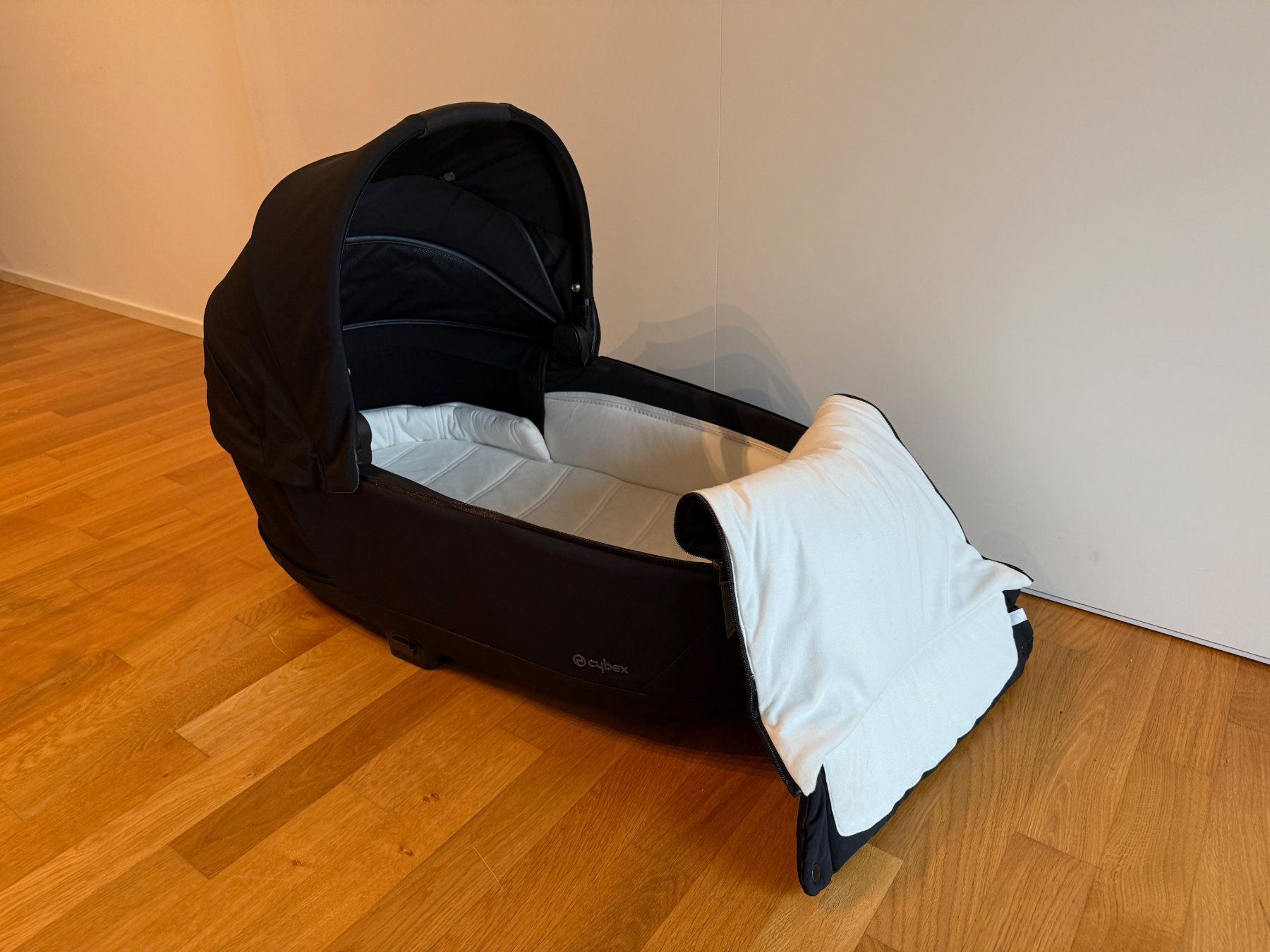 Carrozzine: Cybex Priam Lux Carry Cot Stardust Black Plus – Usato da Zürich venduto da moowhooper