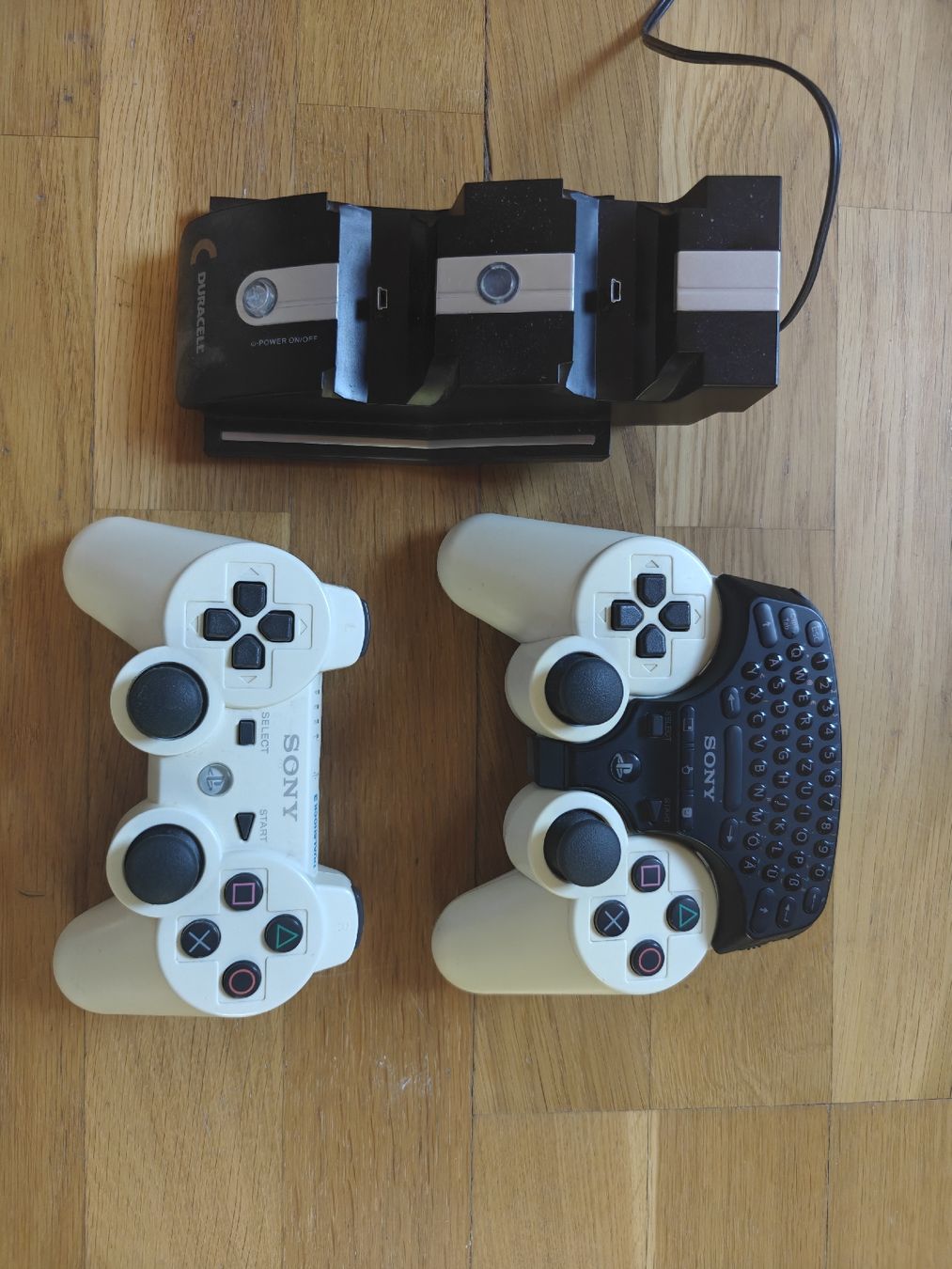 Sony Console: Sony PS3 Slim Weiss 320GB + 2 Controller + 8 Spiele – Usato da Gränichen venduto da ale_b56l 2