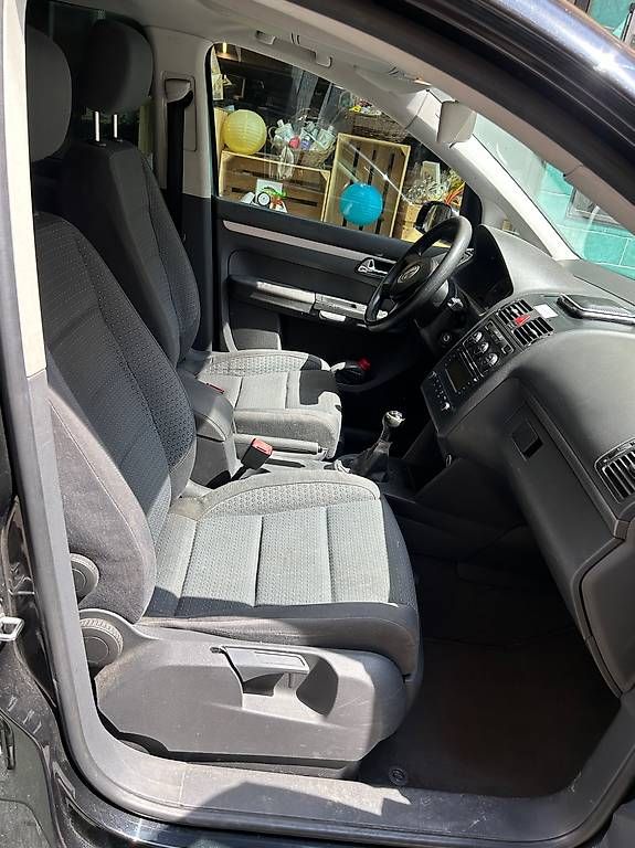 VW Automobili: VW TOURAN 2.0 FSI Trendline – Usato da Vevey venduto da Alexamiguet 3