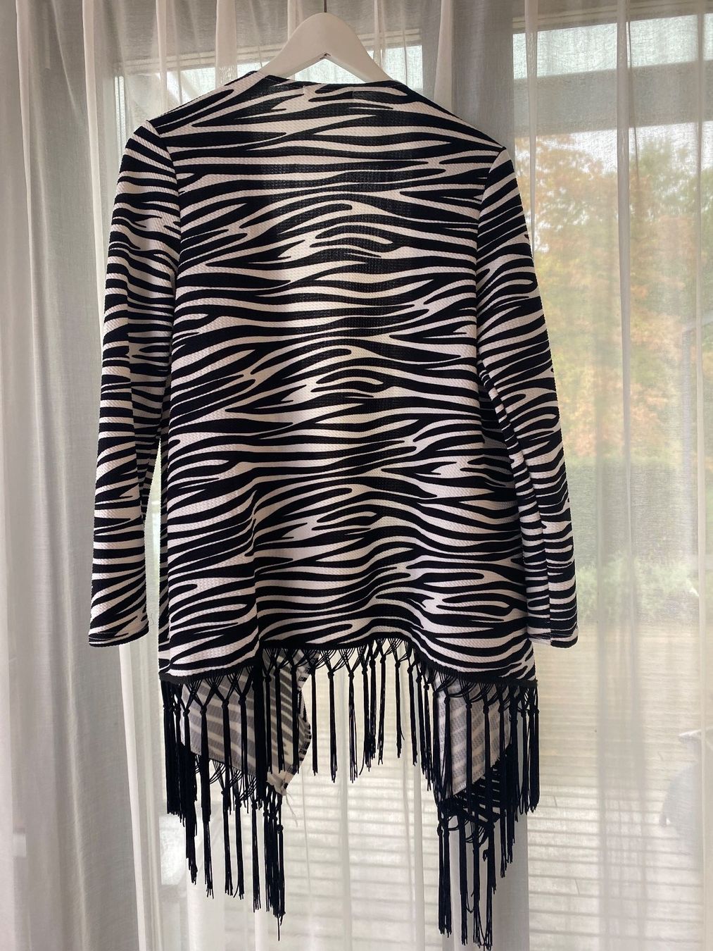 Giacche: Jacke mit Fransen Zebra Muster schwarz weiss Gr. 36 – Nuovo (secondo la descrizione) da Seewen SO venduto da HappyHappyHappy 1