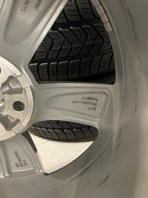Land Rover Pneus & Roues: Winterräder LR Velar 2.0 P400e Dynamic – D'occasion à Thun par Jazz51 5