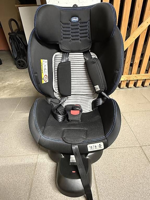 Chicco Auto-Kindersitze: Vendo seggiolino auto Chicco – Gebraucht aus Aldesago von giovanna1982