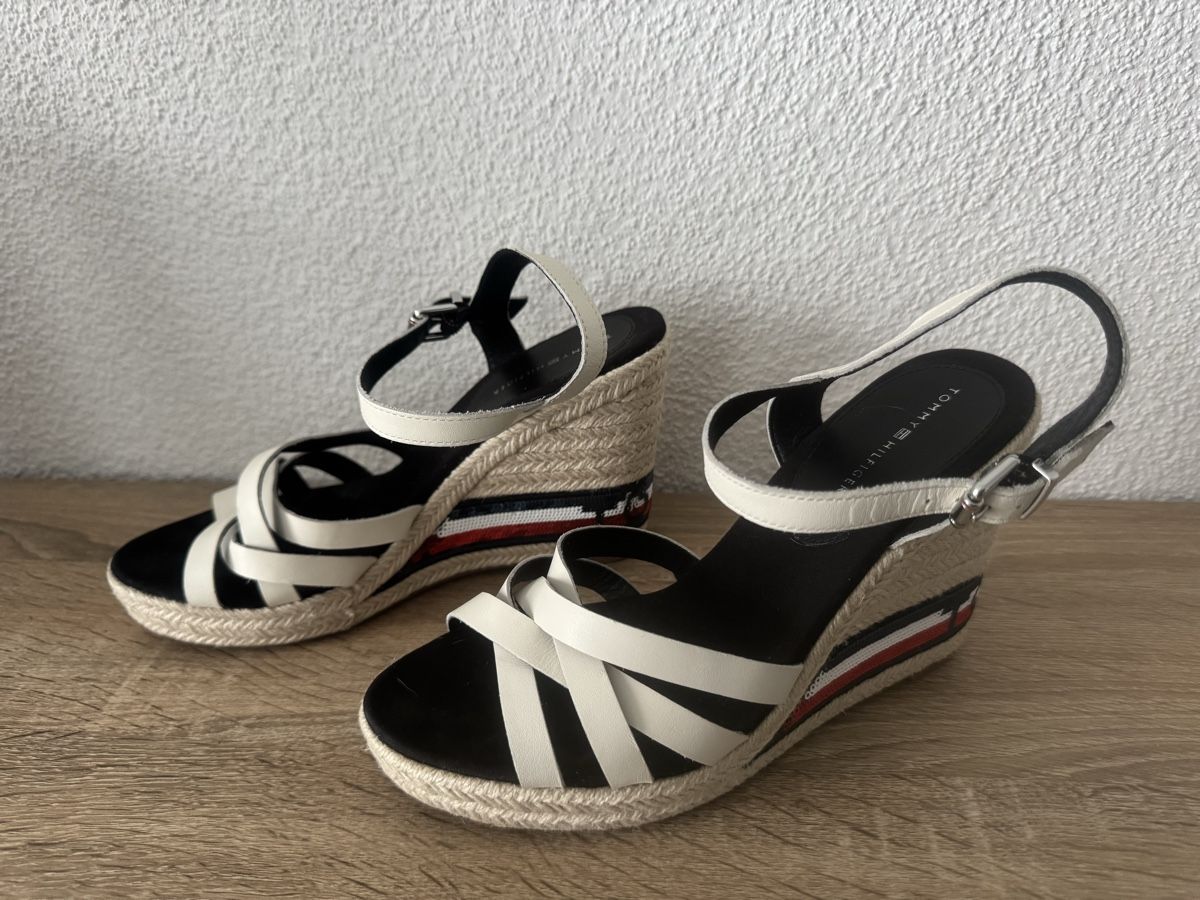 Tommy Hilfiger Damenschuhe: Sandales compensées Tommy Hilfiger, t.38.5 – Gebraucht aus Biel/Bienne von 2Cheesecake