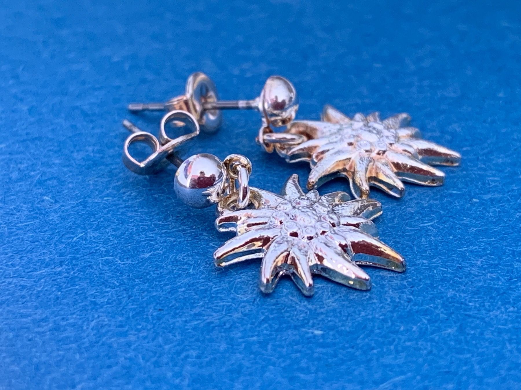 Orecchini pendenti & Orecchini a lobo: Ohrenplämper Edelweiss (Stecker) – Usato da Dittingen venduto da Bijoubelle 2