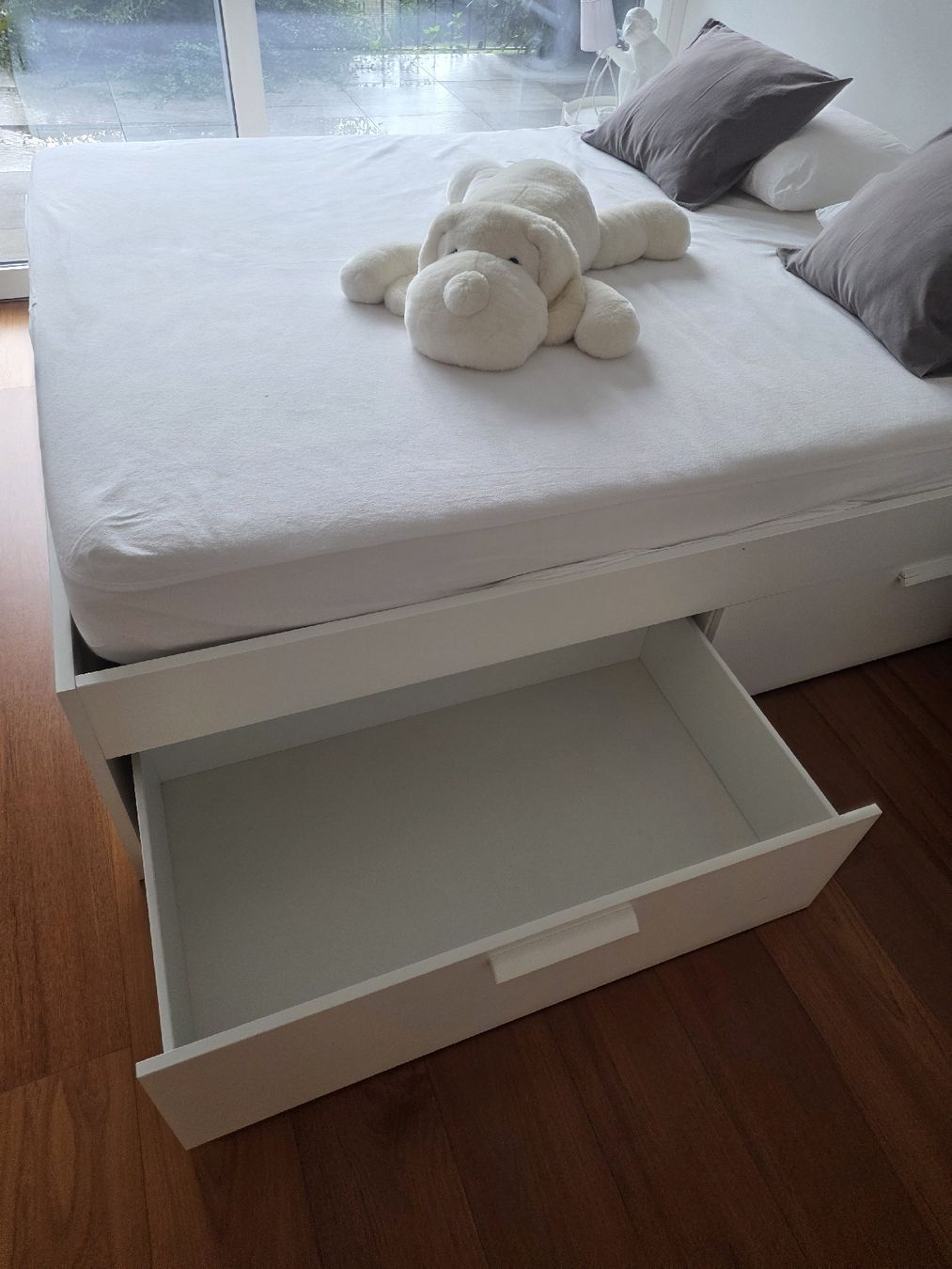 Ikea Letti: Bed Frame White with Storage Drawers Queen Size Used  – Usato da Canobbio venduto da Matteo27 2