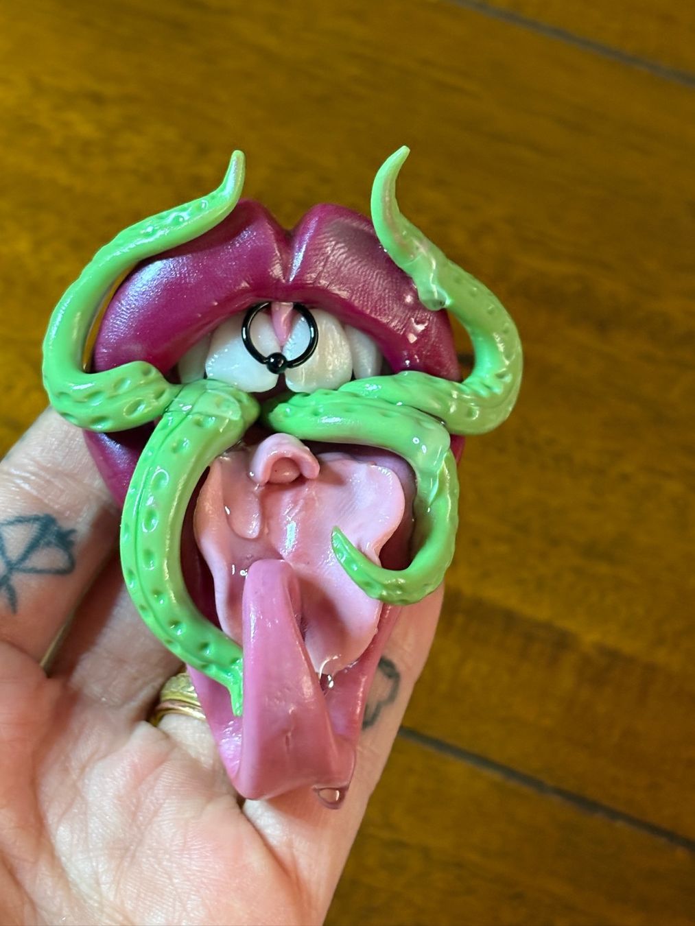 Statuette: Sofie’s World Pussy Eater Magnet – Nuovo (secondo la descrizione) da Erlinsbach SO venduto da sofieee