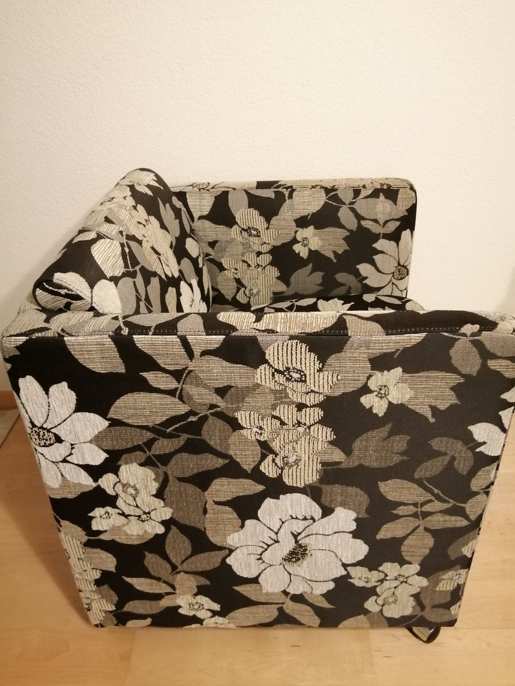 Sessel: Edler Sessel / Loungesessel mit Blumenmuster, Top Zustand – Gebraucht aus zufikon von radar07 3