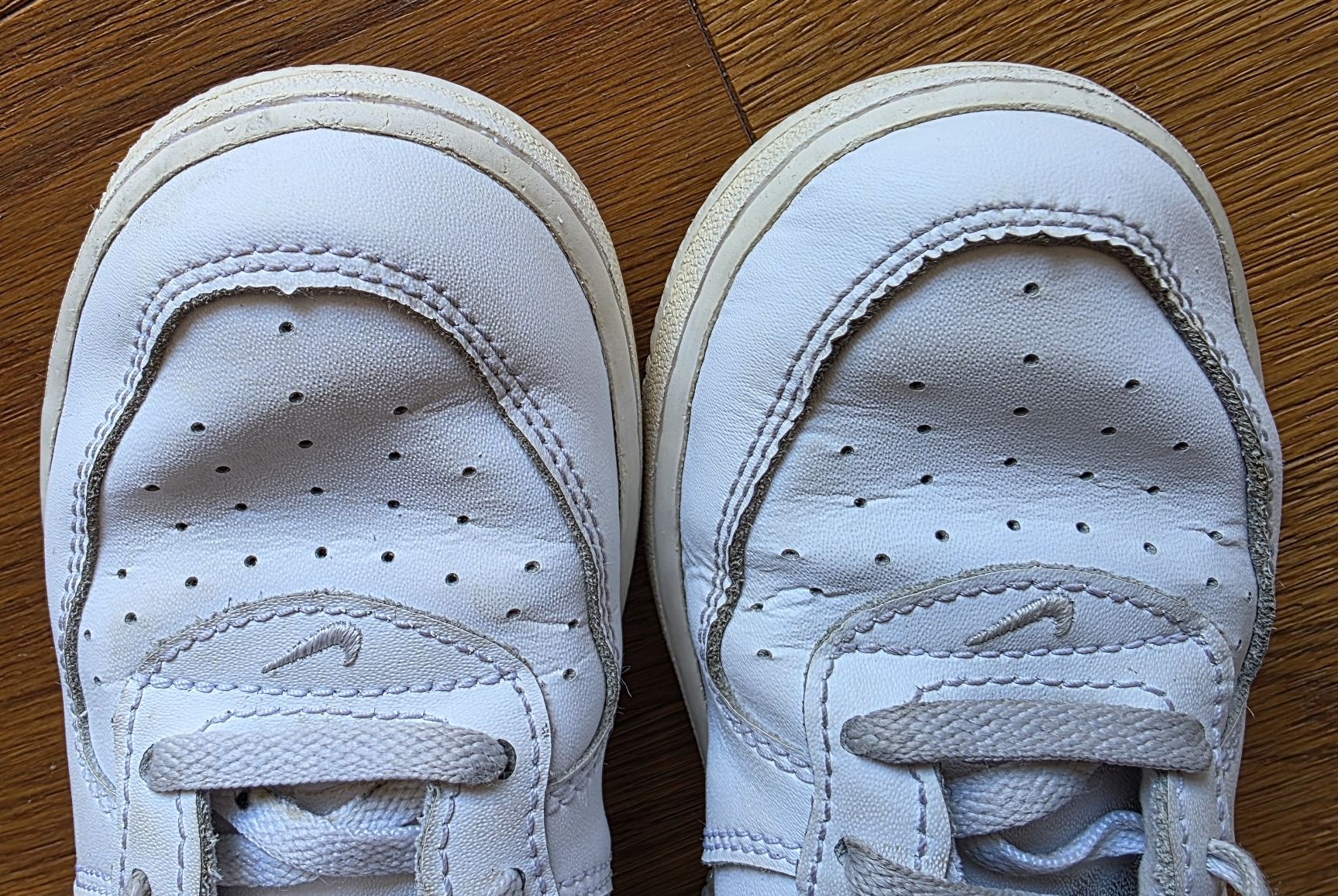 Nike Scarpe per ragazze: Nike Kinder weiss Grösse 32 gebraucht – Usato da Zell LU venduto da claro62 3