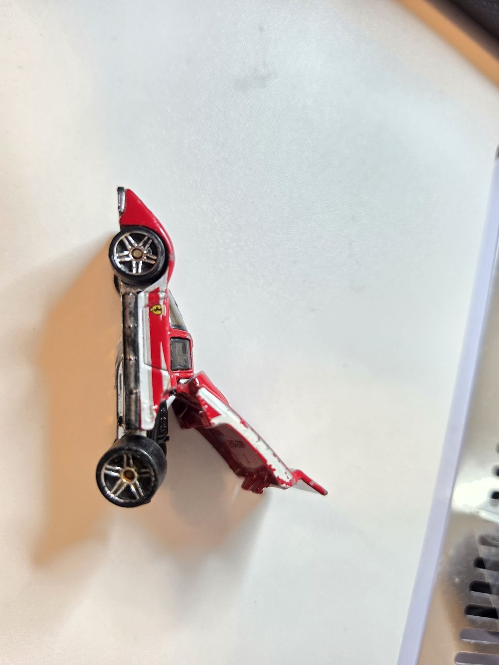 Hot Wheels Modellini d'auto: Hot Wheels Ferrari 512M 2009 – Difettoso da Rupperswil venduto da Borislav22 1
