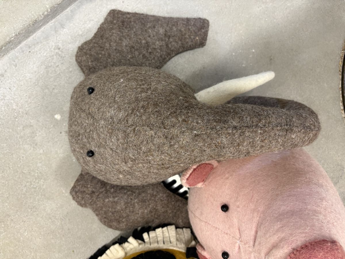 Tutte le decorazioni: Animal head decoration – Usato da Zürich venduto da LeaWahl 1