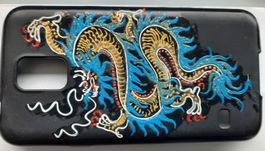 Handy-Cover handbemalt mit Drachen
