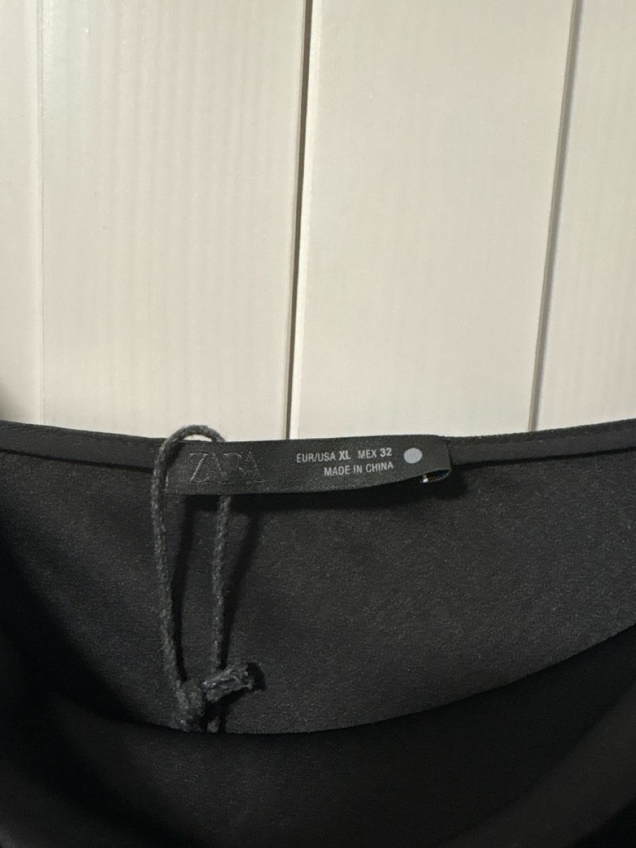 Zara Robes: Zara satiniertes Kleid – Neuf avec emballage d'origine à Buchs AG par Belinay 3