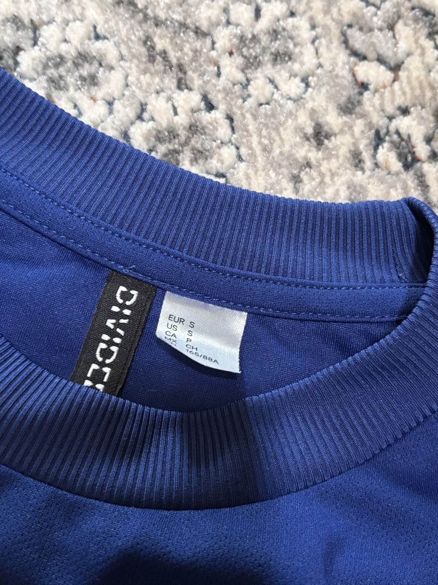 H&M T-shirt: T-Shirt Divided Blue White Size S – Usato da La Chaux-de-Fonds venduto da joa_jk5g 1