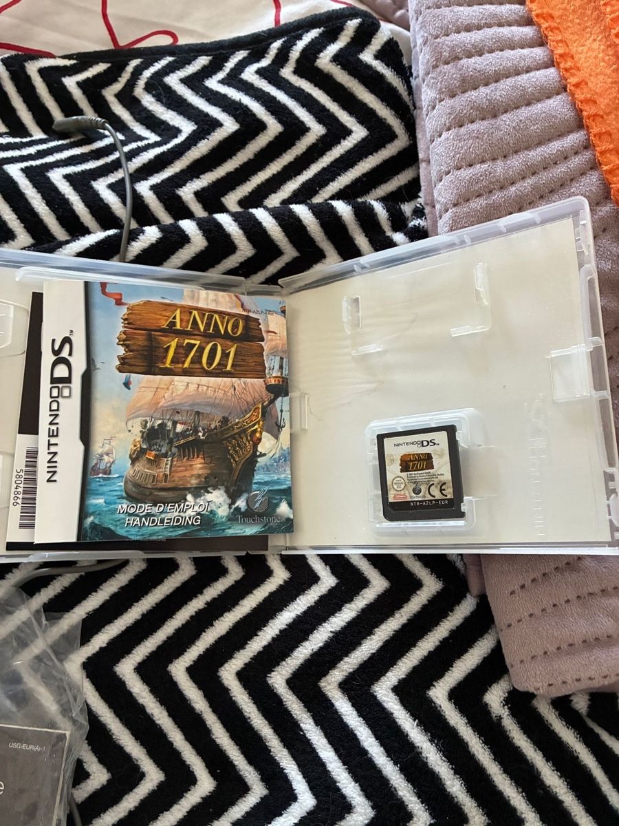 Nintendo Console: Console Nintendo DS Lite blanche avec jeu Anno 1701 – Usato da St-Légier-Chiésaz venduto da MarionMassard 2