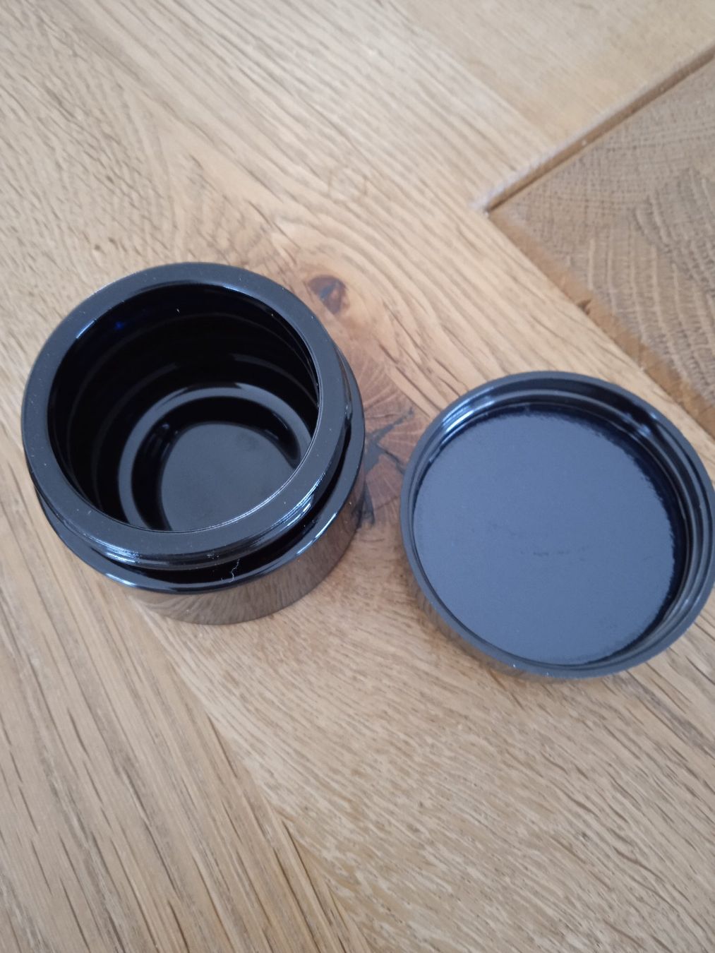 Altro in Stoviglie & Bicchieri: Kosmetikdose Violettglas 30ml mit Deckel – Nuovo (secondo la descrizione) da Rothrist venduto da MaSa82 1