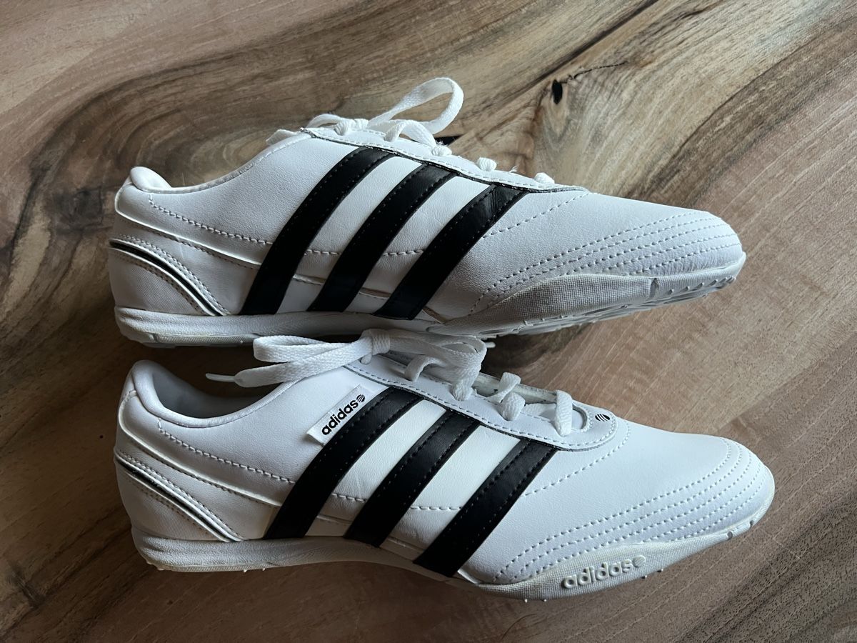 Adidas Scarpe da donna: Adidas Schuhe, Grösse 39 1/3 – Nuovo (secondo la descrizione) da Derendingen venduto da Laubfleckerli 1