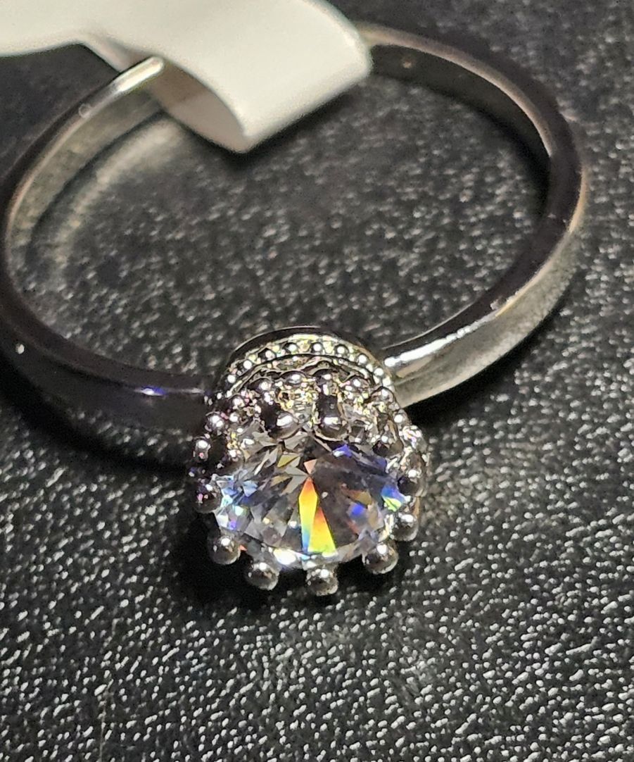 Ringe: Eleganter Ring mit Zirkonia, 925 versilbert, Gr.8 – Neu (gemäss Beschreibung) aus Grenchen von maretop
