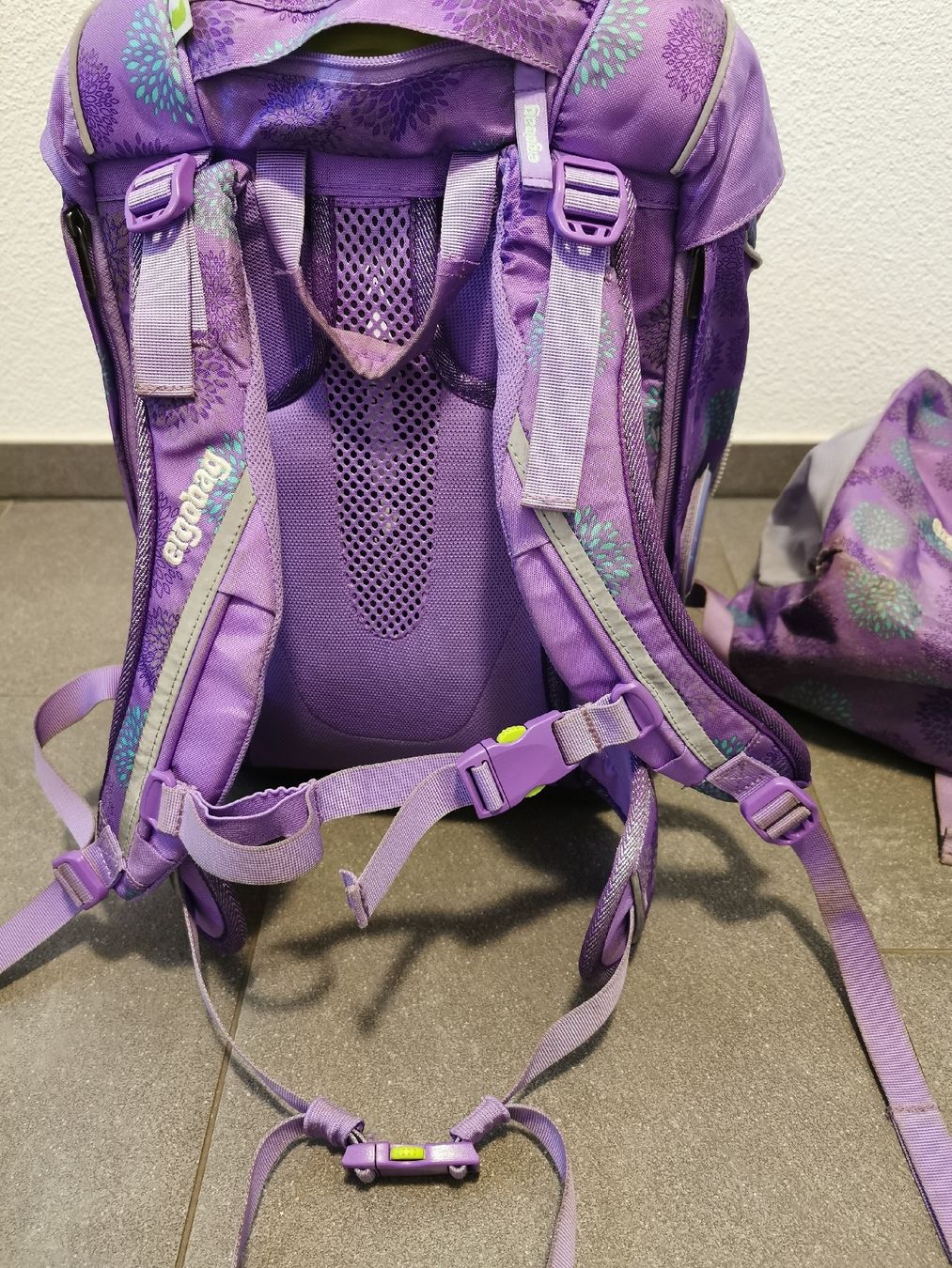 Ergobag Kindertaschen: Ergobag Schultasche lila Blumenmuster – Gebraucht aus Richenthal von Angel_28 3