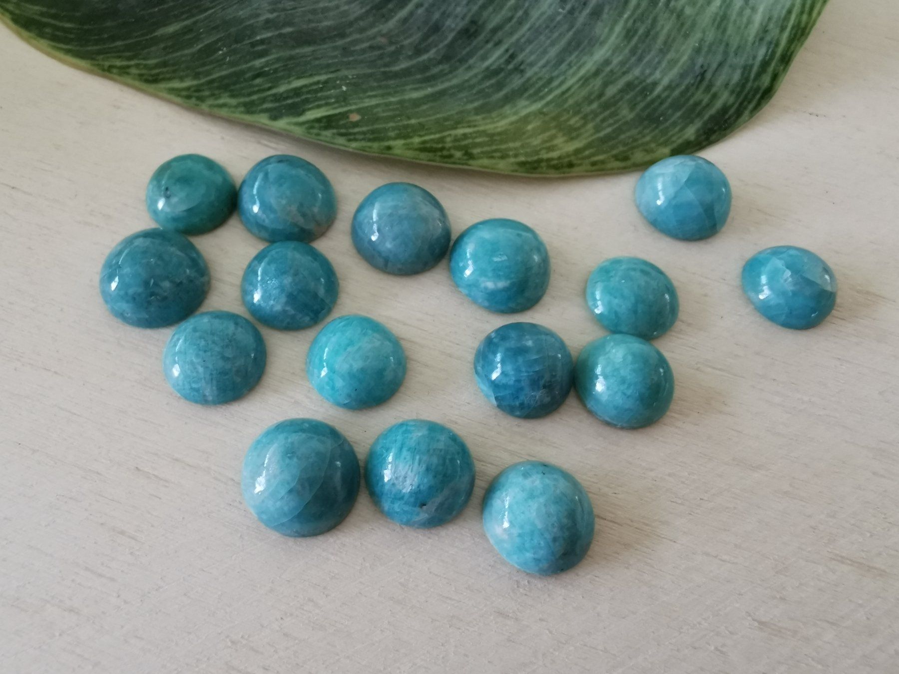 Minerali & Pietre curative: 8 Stk. runde Amazonit Cabochons / Lager-Sondererkauf – Nuovo e nell'imballaggio originale da Dierikon venduto da Buntspecht-10 1