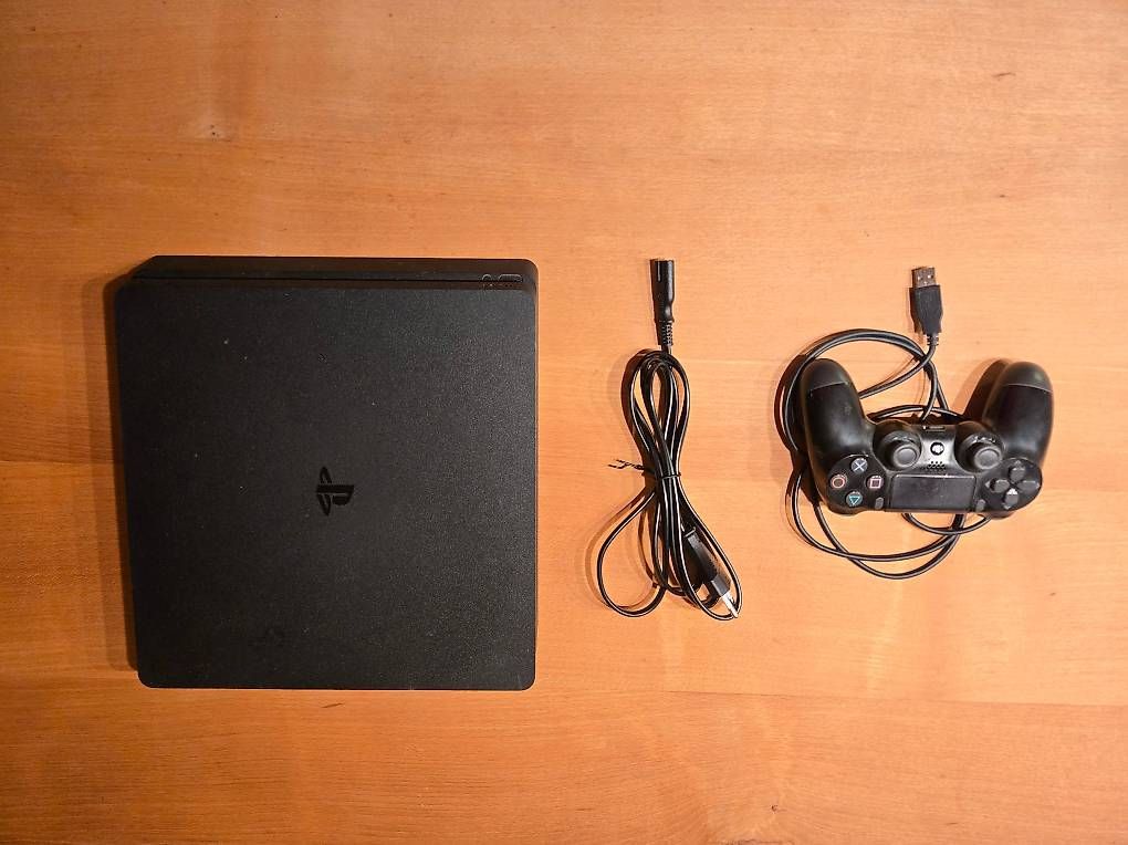 Sony Konsolen: PlayStation 4 Slim - guter Zustand – Gebraucht aus Siebnen von Grexx