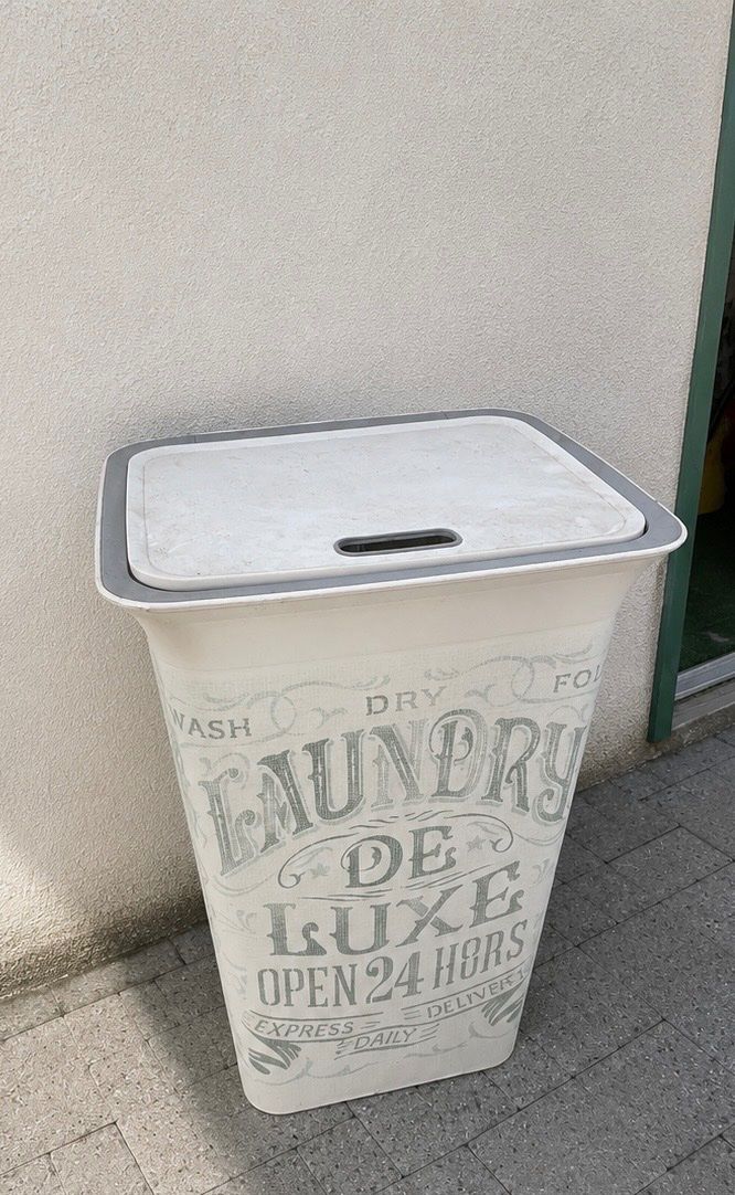 Cesti per biancheria: Wäschekorb – Usato da Winterthur venduto da Lalacla
