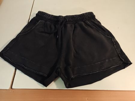 Short Grösse M für Damen neu in schwarz. (nov409)