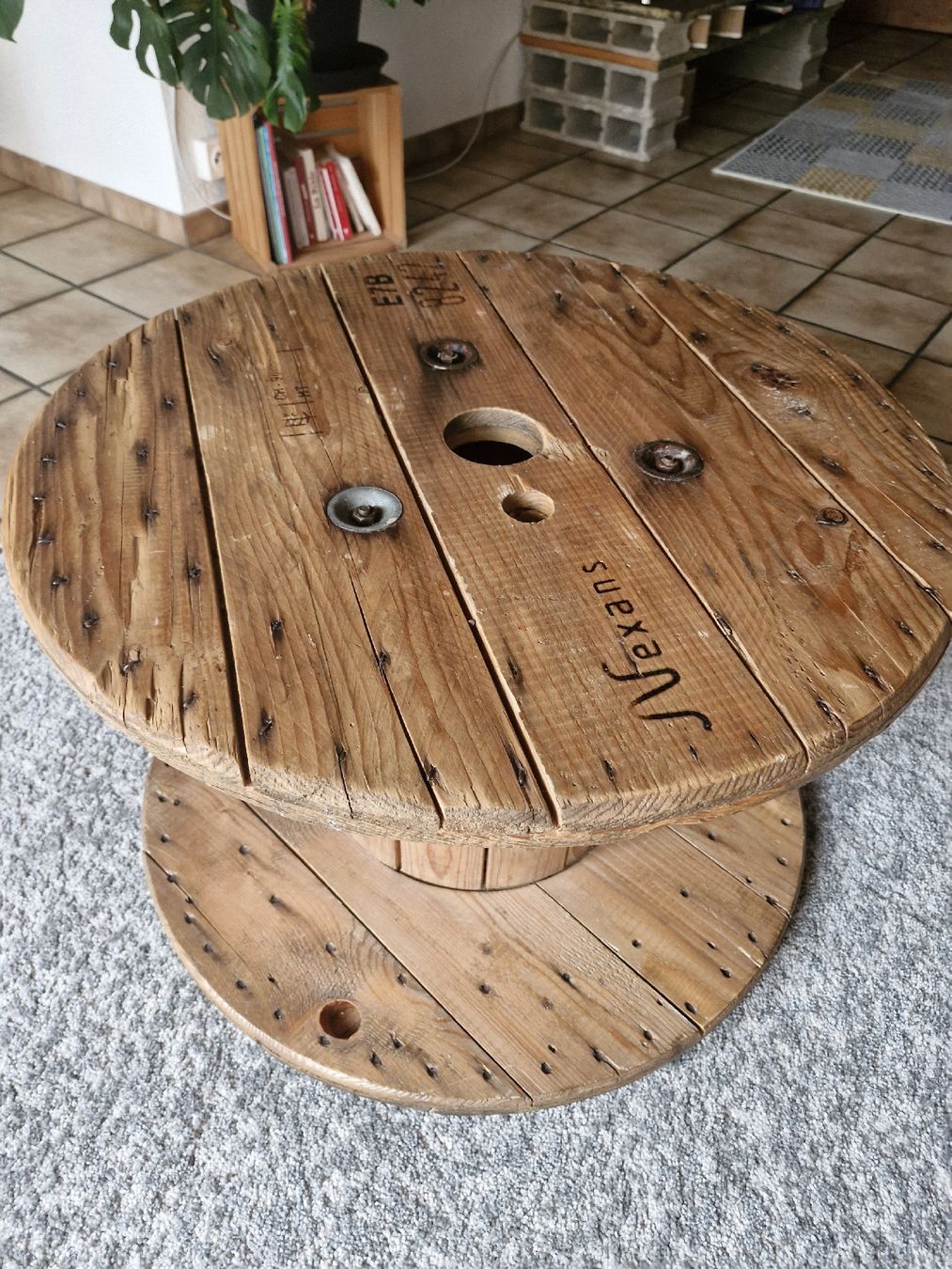 Tables: Table basse bobine industrielle tranaformée, laquée. style r – D'occasion à Coeuve par lea_rl6f