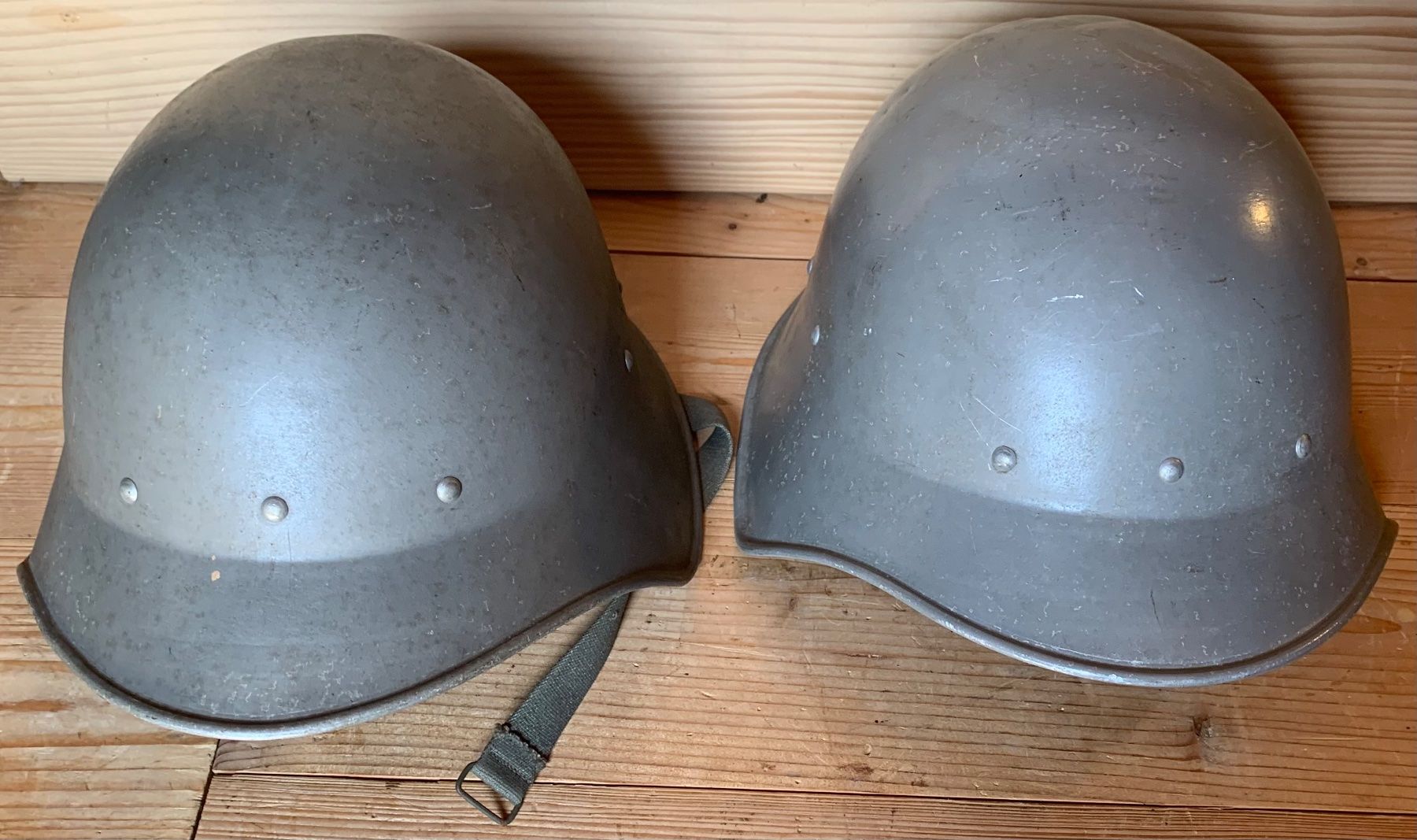 Schweizer Armee Uniformi & Effetti personali: 2 Helme vom Zivilschutz – Usato da Goldingen venduto da Bergler012
