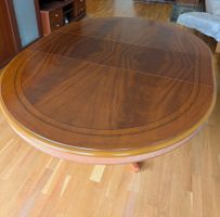 Table en bois massif merisier, doré de style Louis Phillippe