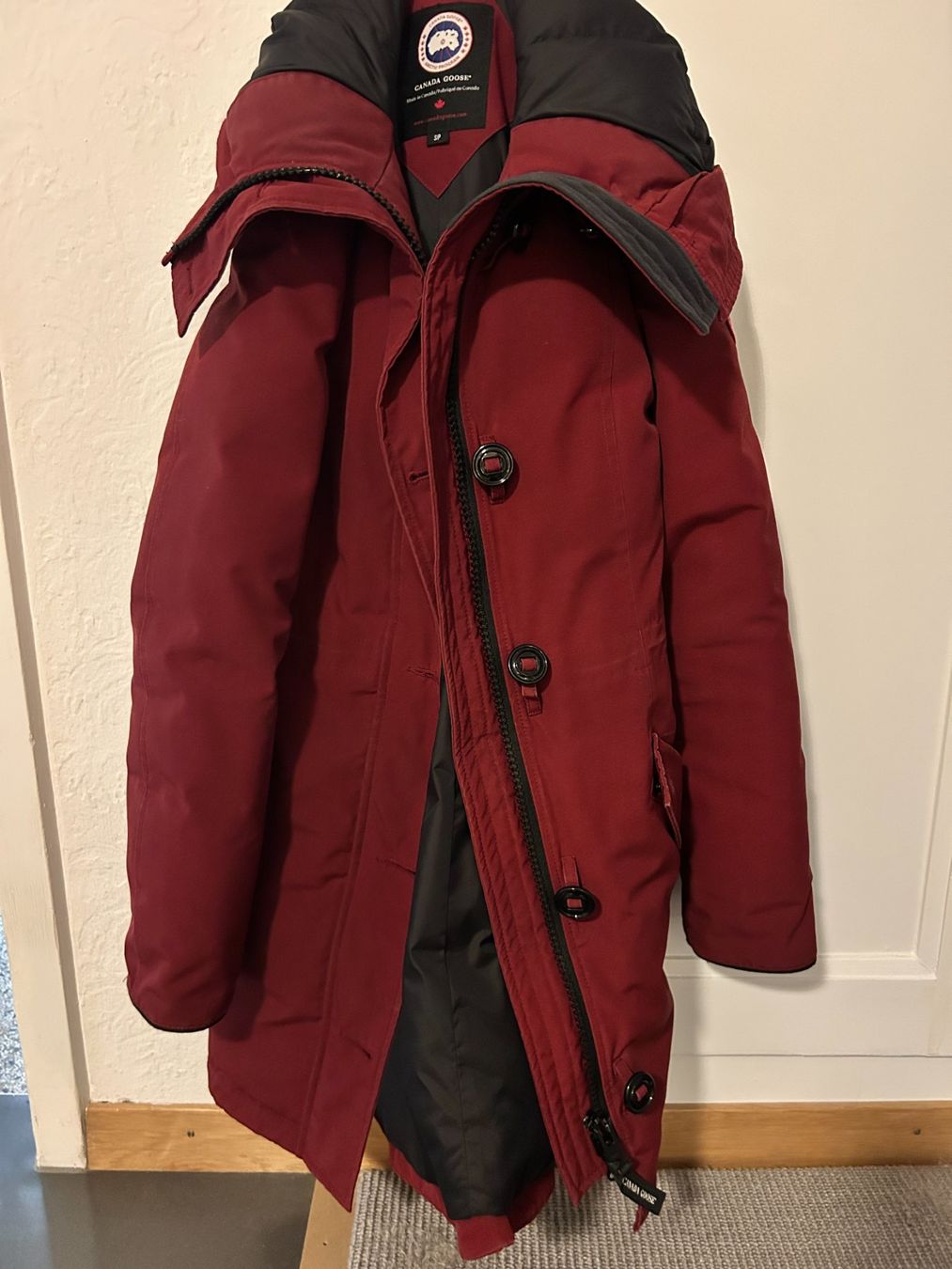 Canada Goose Cappotti: Canada Goose Winterparka Damen Grösse SP – Usato da Bern venduto da ewi21