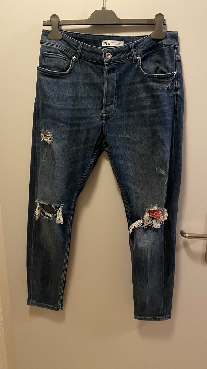 Zara Jeans: Zara Jeans mit Löchern, Grösse 44 – Usato da Erlinsbach SO venduto da Nina040