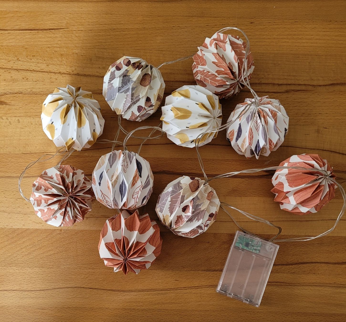 Lichterketten & Leisten: Papierkugel-Lichterkette, warmweiss – Neu (gemäss Beschreibung) aus Cham von chirlu62