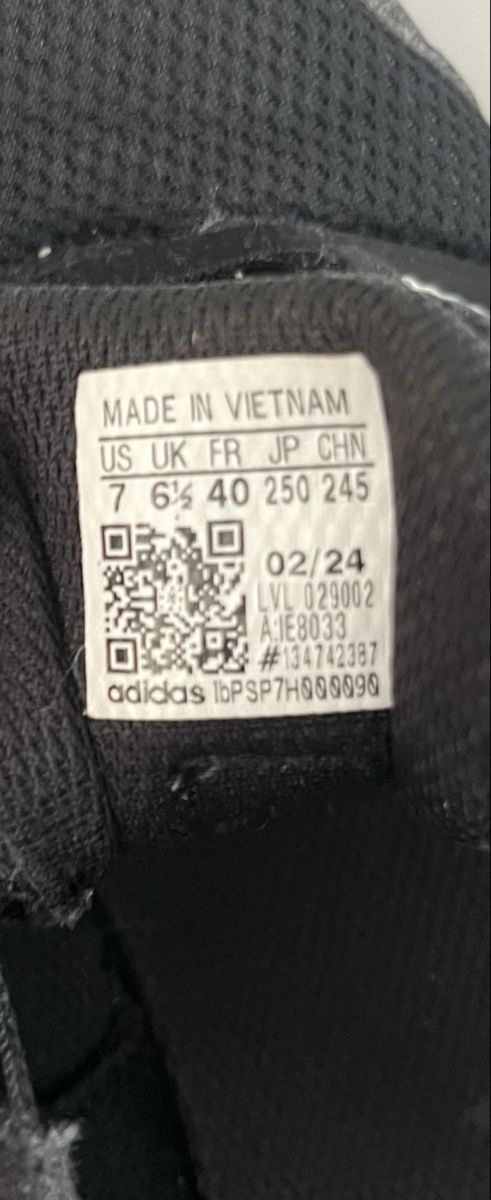 Adidas Scarpe da uomo: Adidas Hallenschuhe Grösse 40 – Usato da Zürich venduto da 12Baum12 1