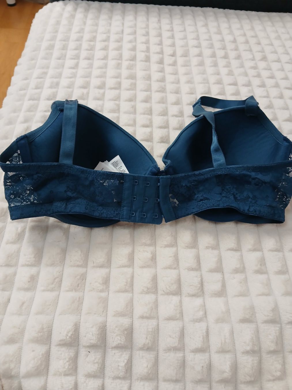 Altra biancheria intima: 4 Damen BHs Grösse 85B Spitze neuwertig – Nuovo (secondo la descrizione) da Glattbrugg venduto da fin_66d8 8