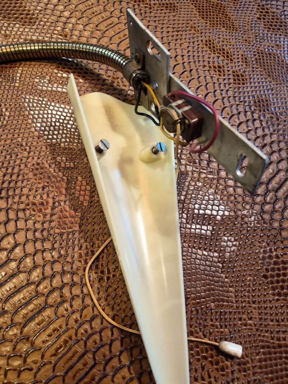 Lampade: 1 applique en laiton et bakélite – Usato da charmoille venduto da mir_my9f 4