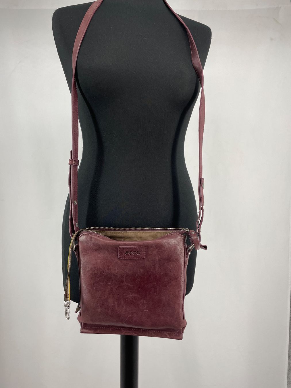 Autres vêtements & accessoires: ECCO sac bordeaux – D'occasion à Lausanne par PlusValue_Lausanne