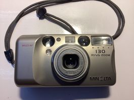 Vintage Kompaktkamera "MINOLTA RIVA 130 ZOOM“ mit Etui