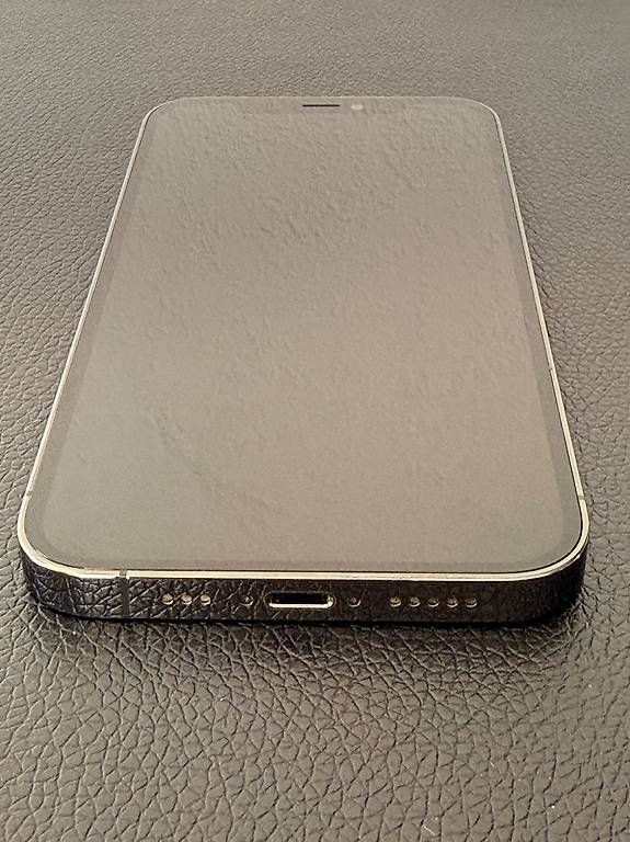 Apple Handys / Smartphones: iPhone 12 Pro, 256 GB, Graphite, Top-Zustand, Leather Case – Gebraucht aus Zürich von inversion 4