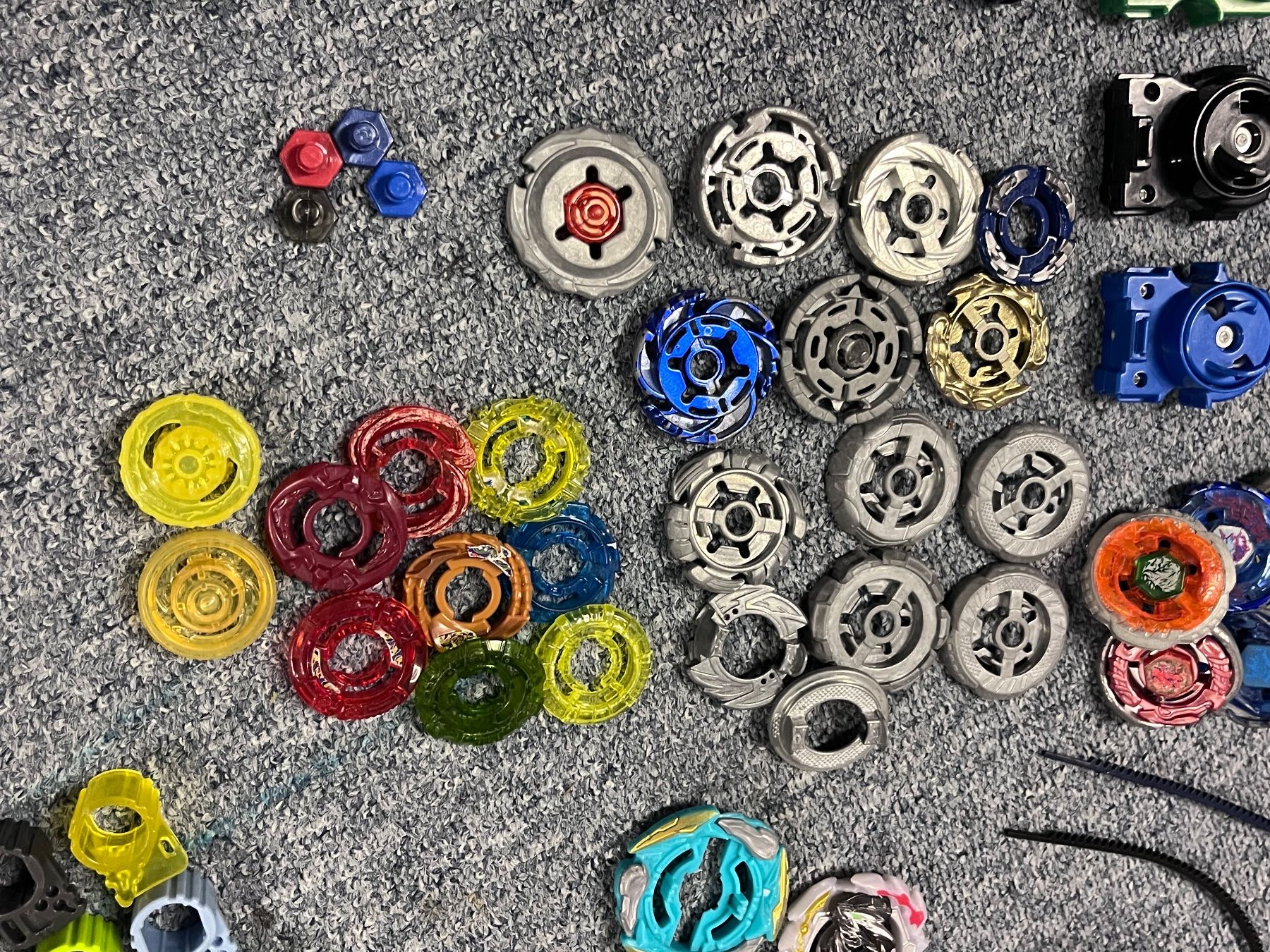 Spielzeuge: Beyblade bundle – Gebraucht aus Zürich von Proton_Slit 2