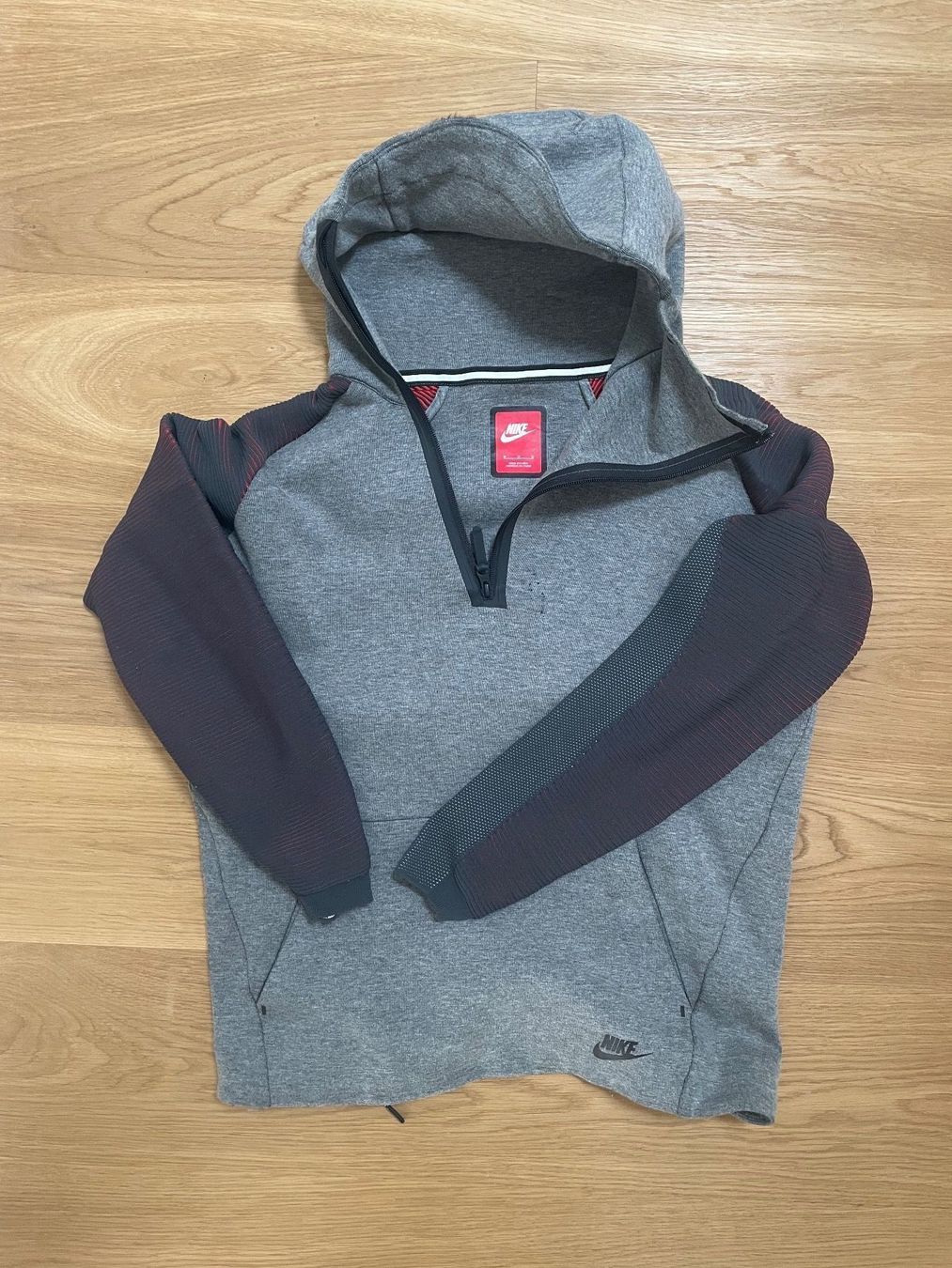 Nike Maglioni & Felpe: Nike Performance - Hoddie – Usato da Birmensdorf ZH venduto da FiKaVa