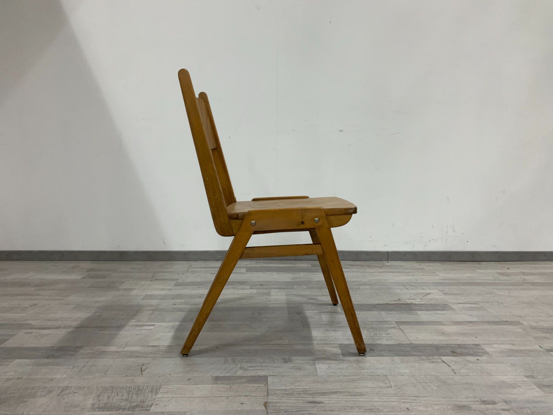 Sedie: Vintage Stapelstühle aus Holz – Usato da Zürich venduto da ZuercherBrockenhaus 4