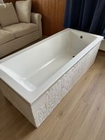 Acryl Badewanne inklusive Wannenträger und Armaturen 