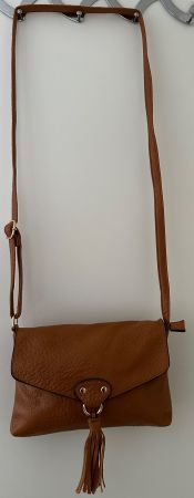 Sac bandoulière d'été en cuir synthétique brun, chic!