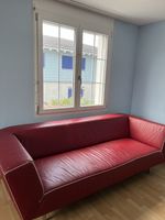 Rotes Ledersofa, modernes Design, guter Zustand